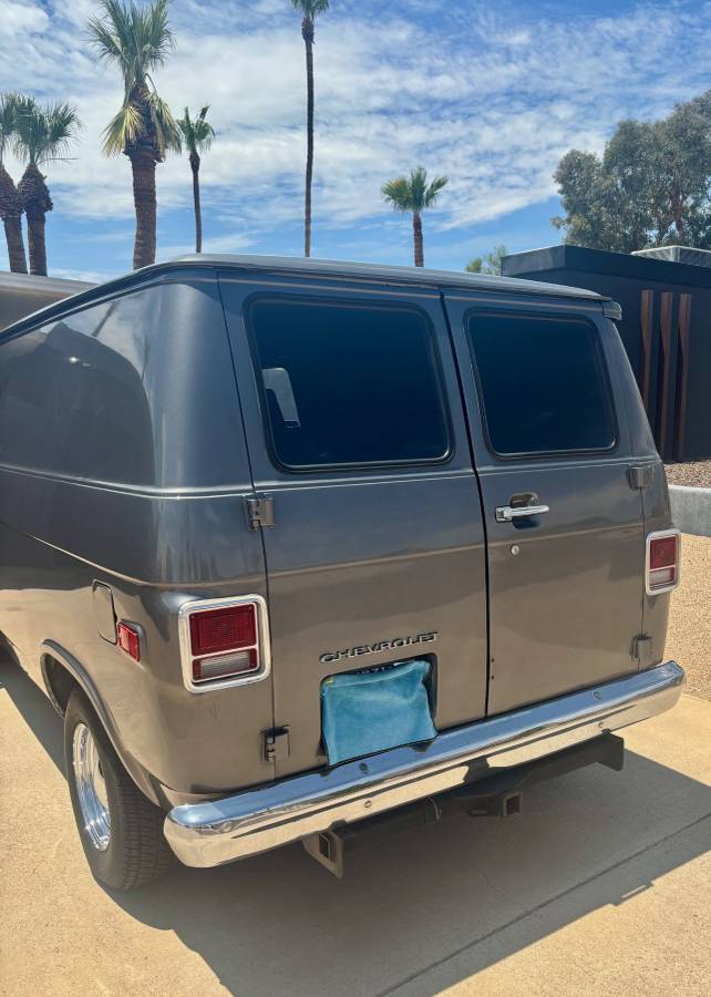 Chevrolet-g10-1971-grey-2