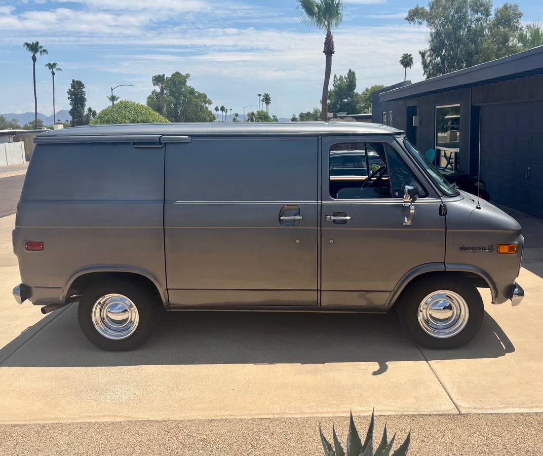 Chevrolet-g10-1971-grey-3