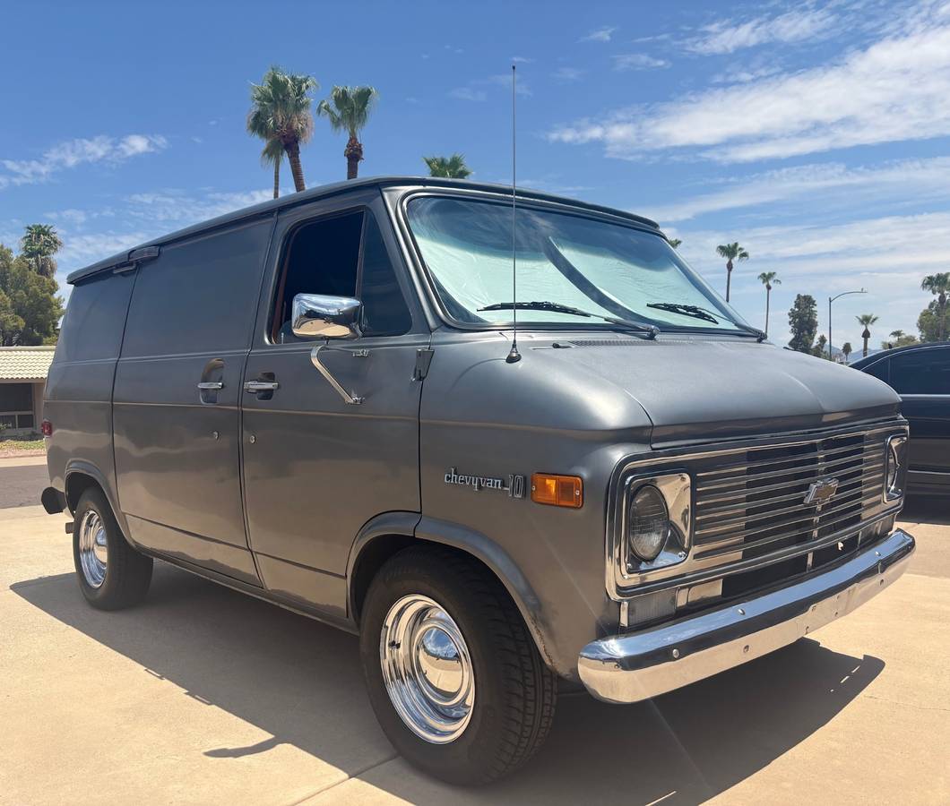 Chevrolet-g10-1971-grey-5