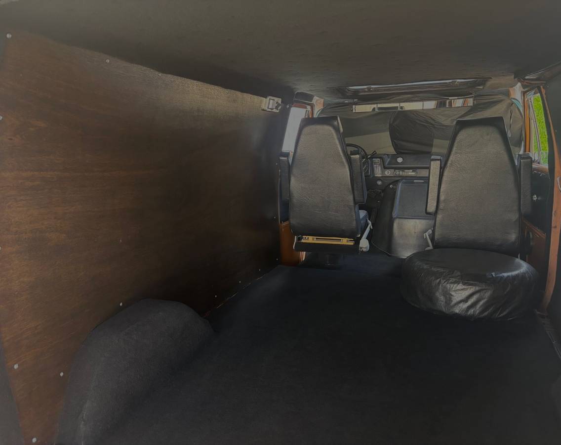 Chevrolet-g10-1971-grey-8