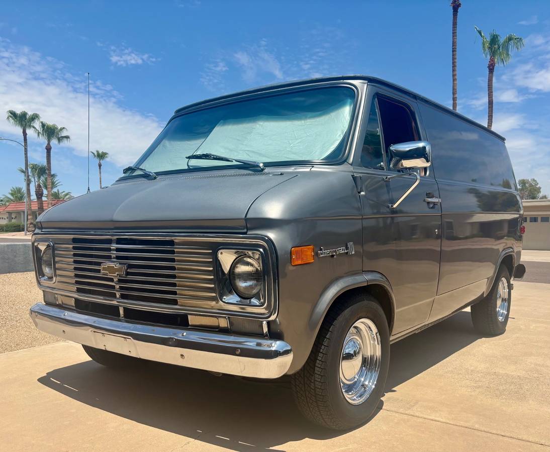 Chevrolet-g10-1971-grey