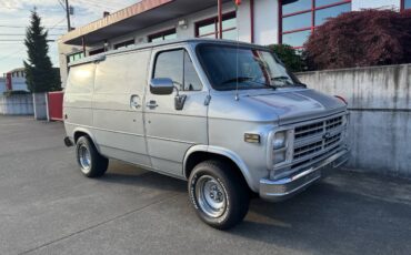 Chevrolet-g10-1985-silver-1