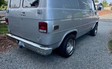 Chevrolet-g10-1985-silver-3