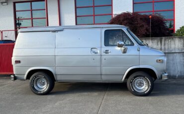 Chevrolet-g10-1985-silver