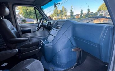 Chevrolet-g10-1985-silver-4