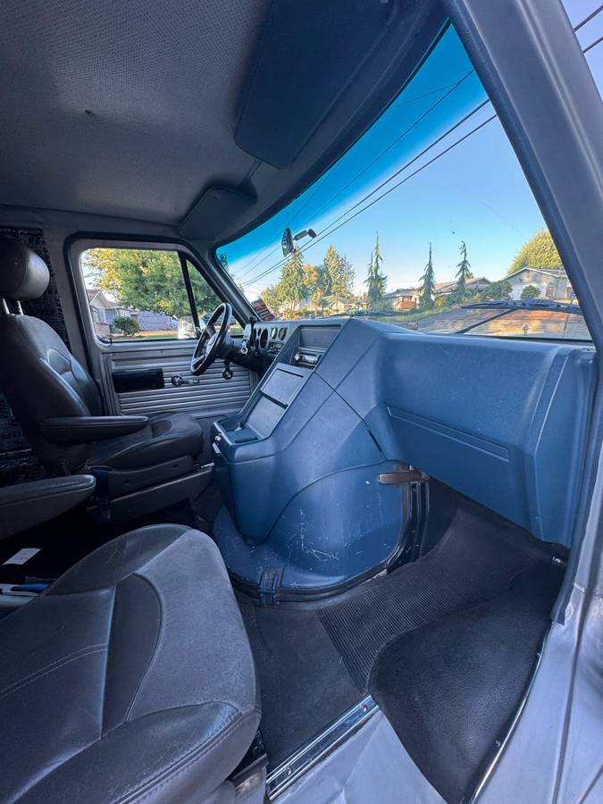Chevrolet-g10-1985-silver-4