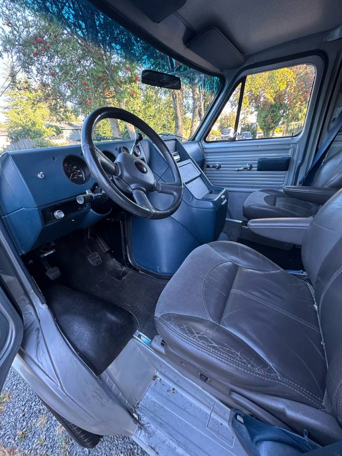 Chevrolet-g10-1985-silver-5