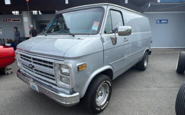Chevrolet-g10-1985-silver-6
