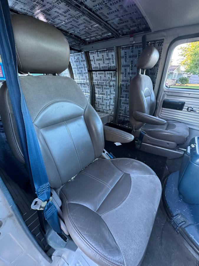 Chevrolet-g10-1985-silver-7
