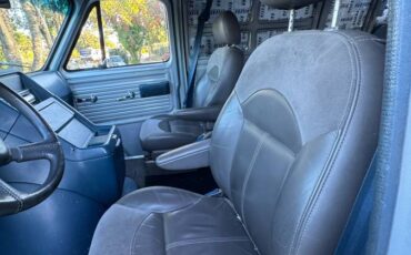 Chevrolet-g10-1985-silver-8