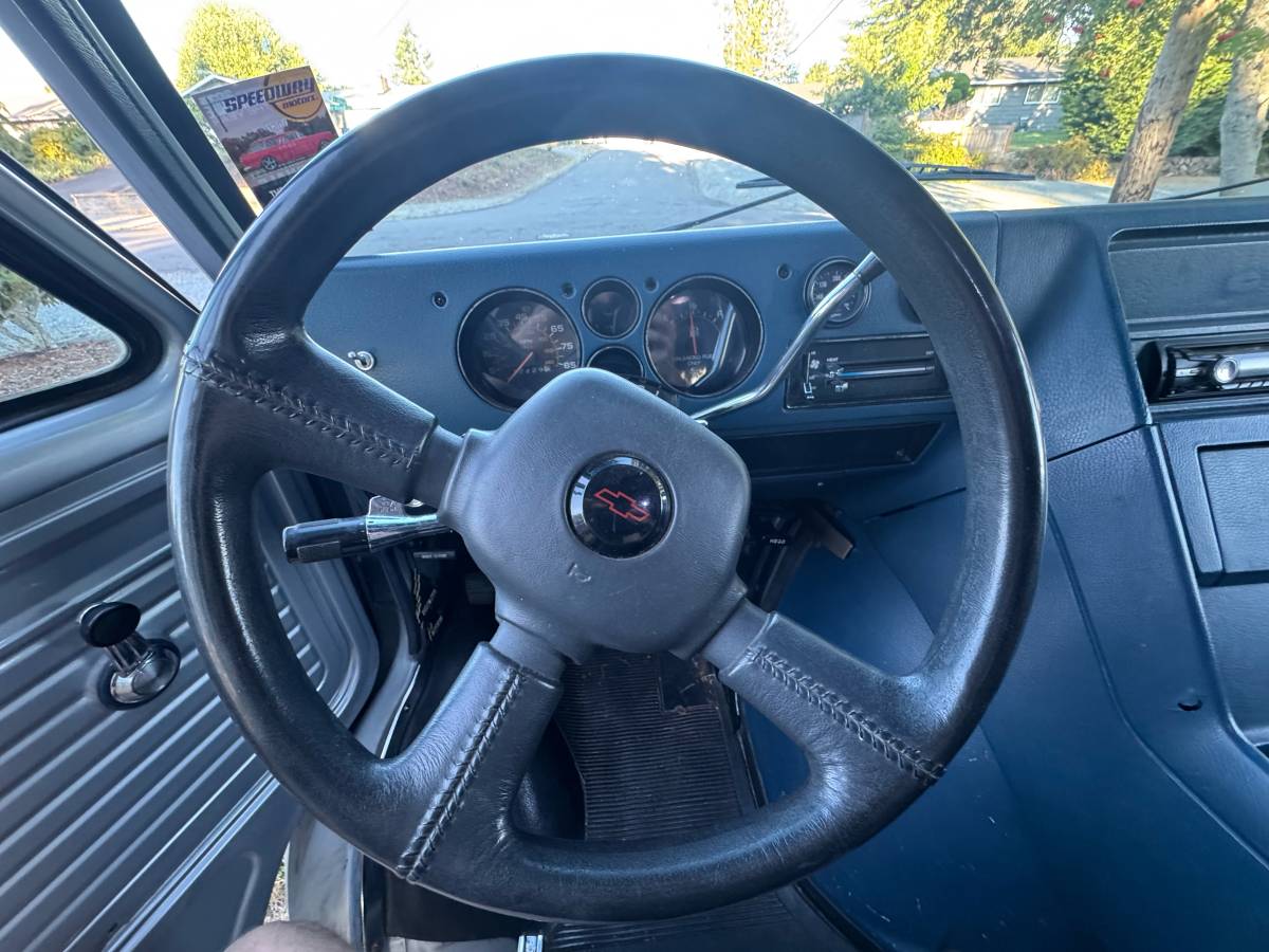 Chevrolet-g10-1985-silver-9