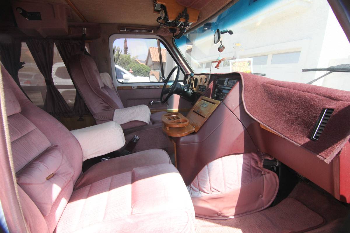 Chevrolet-g20-1988-10