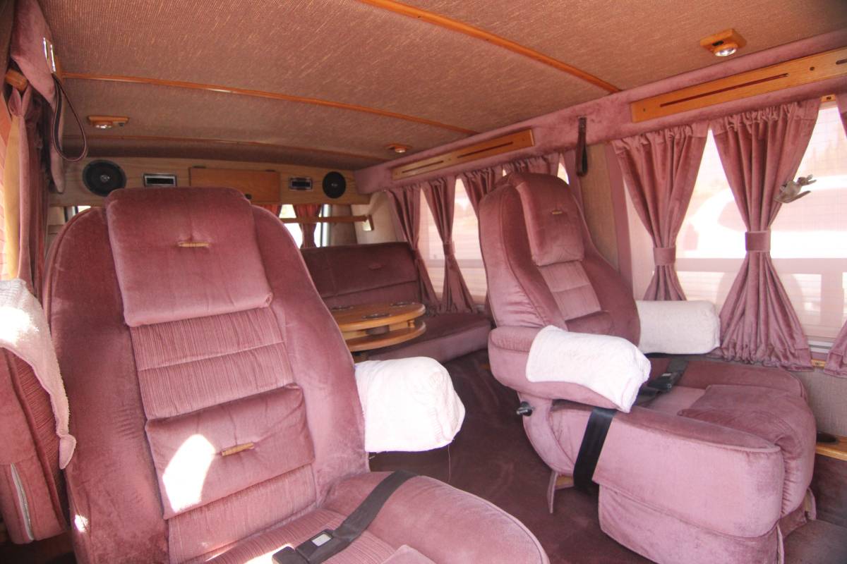 Chevrolet-g20-1988-11