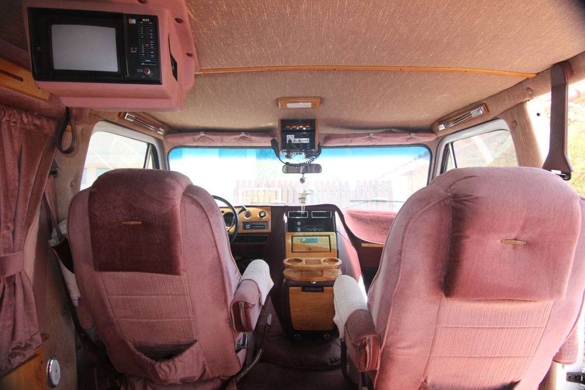 Chevrolet-g20-1988-4