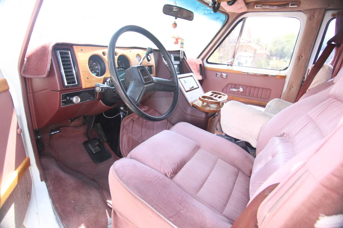 Chevrolet-g20-1988-8
