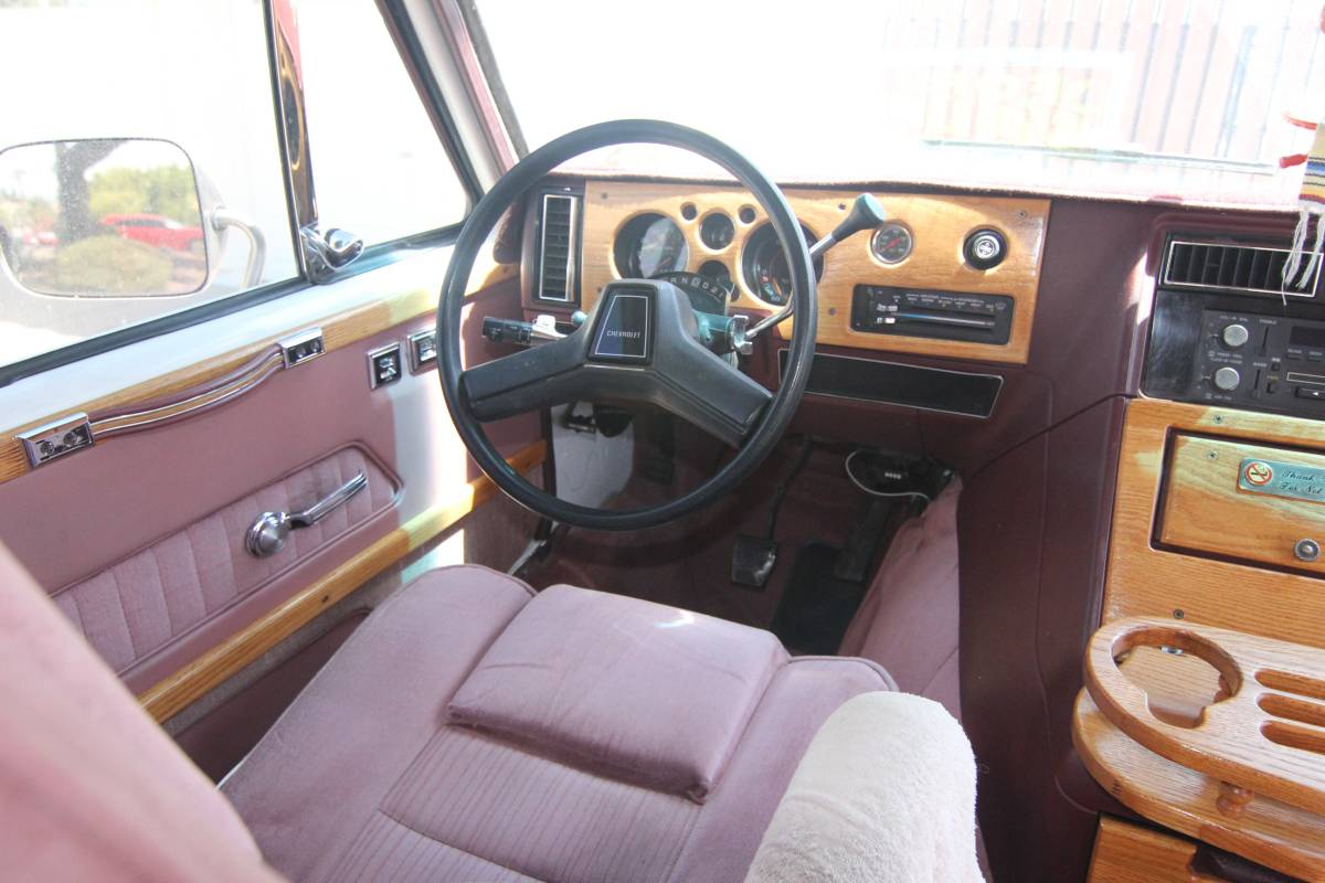Chevrolet-g20-1988-9