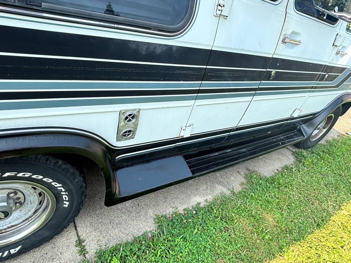 Chevrolet-g20-conversion-rv-1992-blue-7