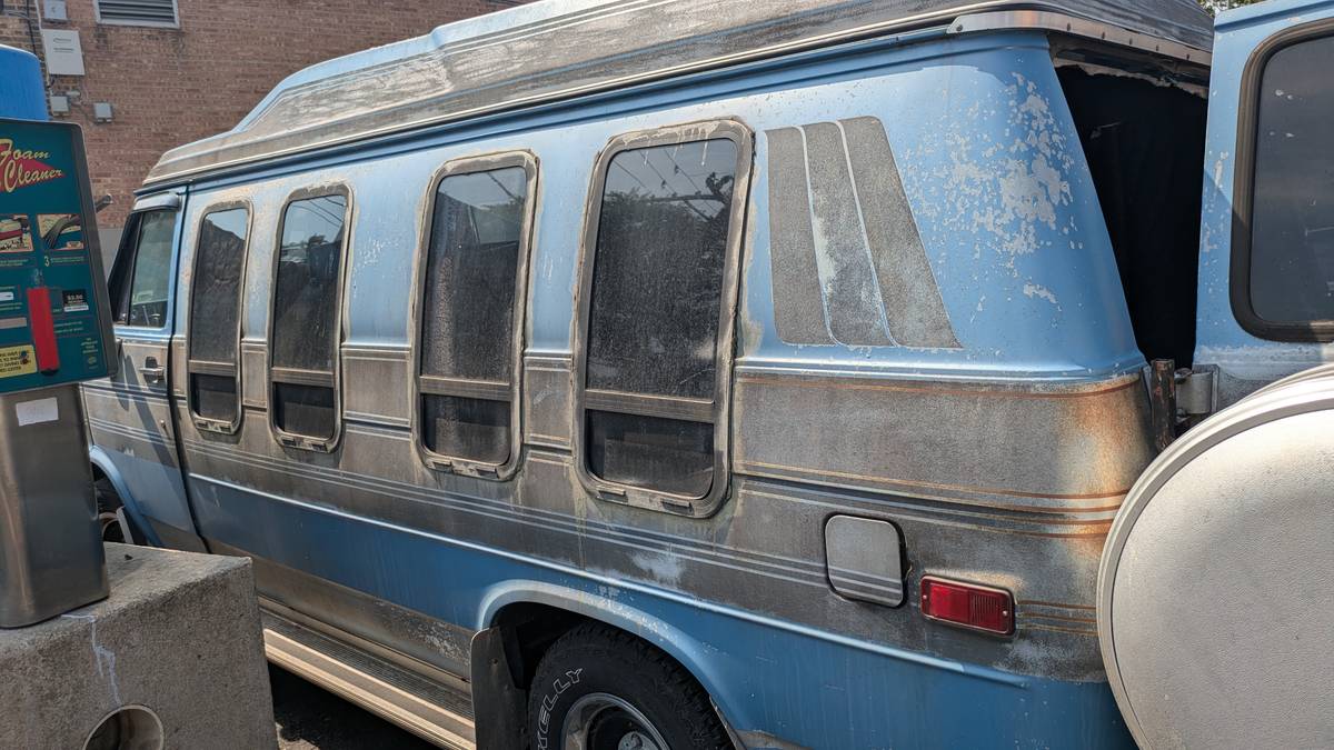 Chevrolet-g20-van-1984-8