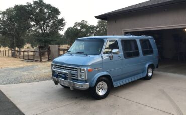 Chevrolet-g20-van-1987-blue-13