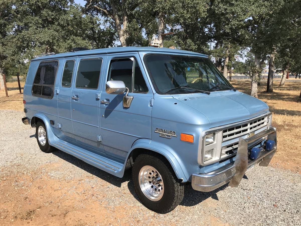 Chevrolet-g20-van-1987-blue-14