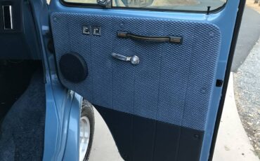 Chevrolet-g20-van-1987-blue-17
