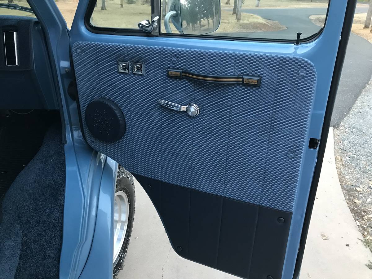 Chevrolet-g20-van-1987-blue-17