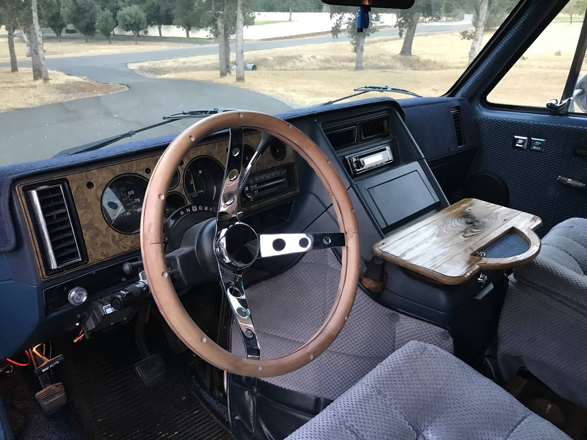 Chevrolet-g20-van-1987-blue-17