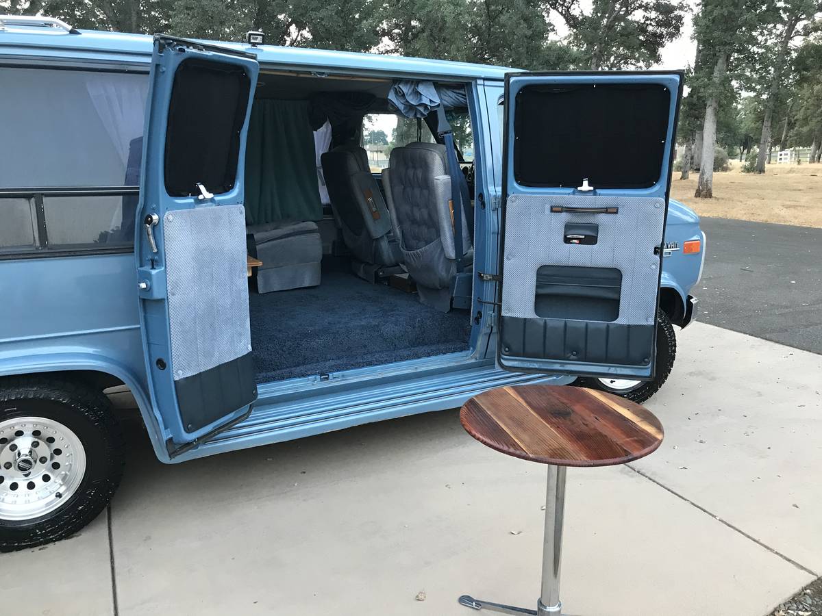 Chevrolet-g20-van-1987-blue-18