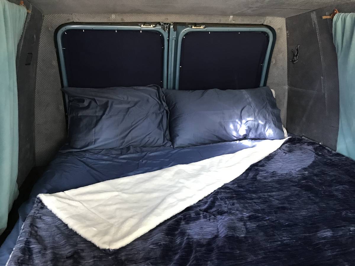 Chevrolet-g20-van-1987-blue-20