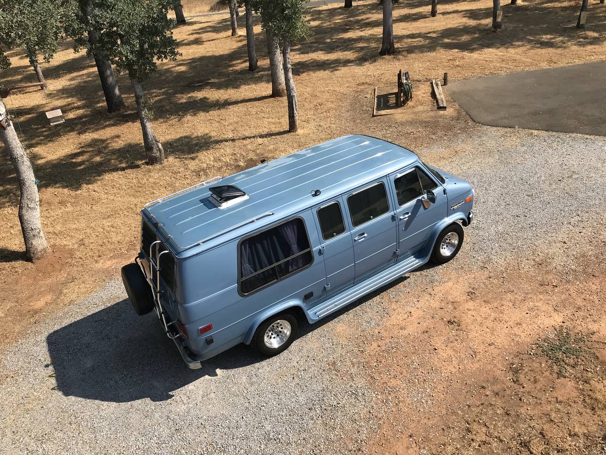 Chevrolet-g20-van-1987-blue