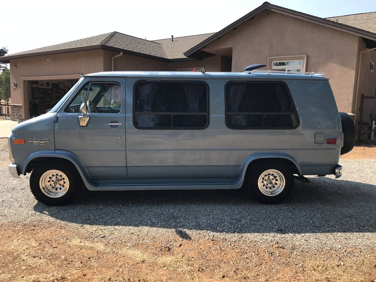 Chevrolet-g20-van-1987-blue-7