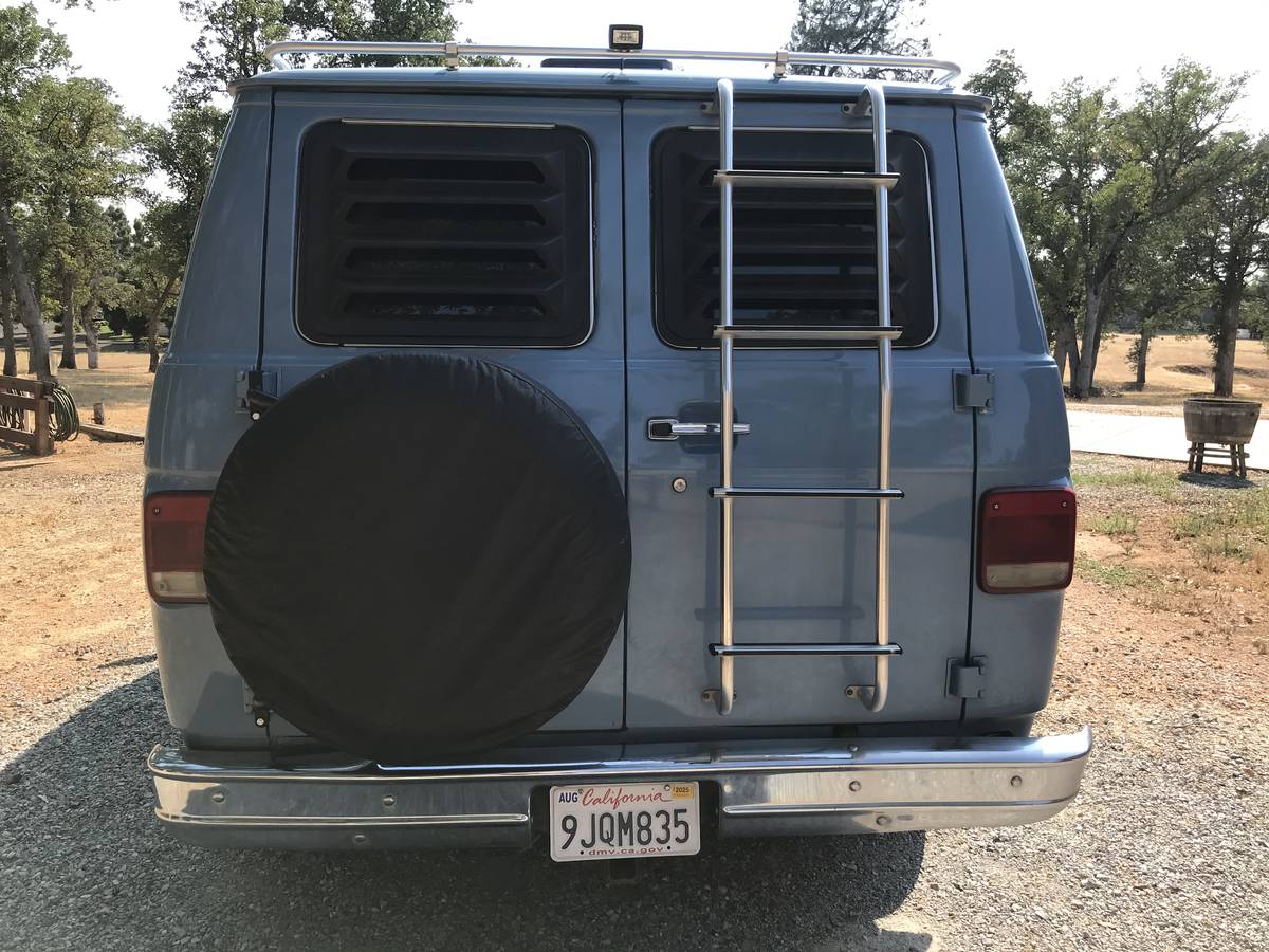 Chevrolet-g20-van-1987-blue-8