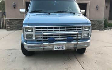 Chevrolet-g20-van-1987-blue-9
