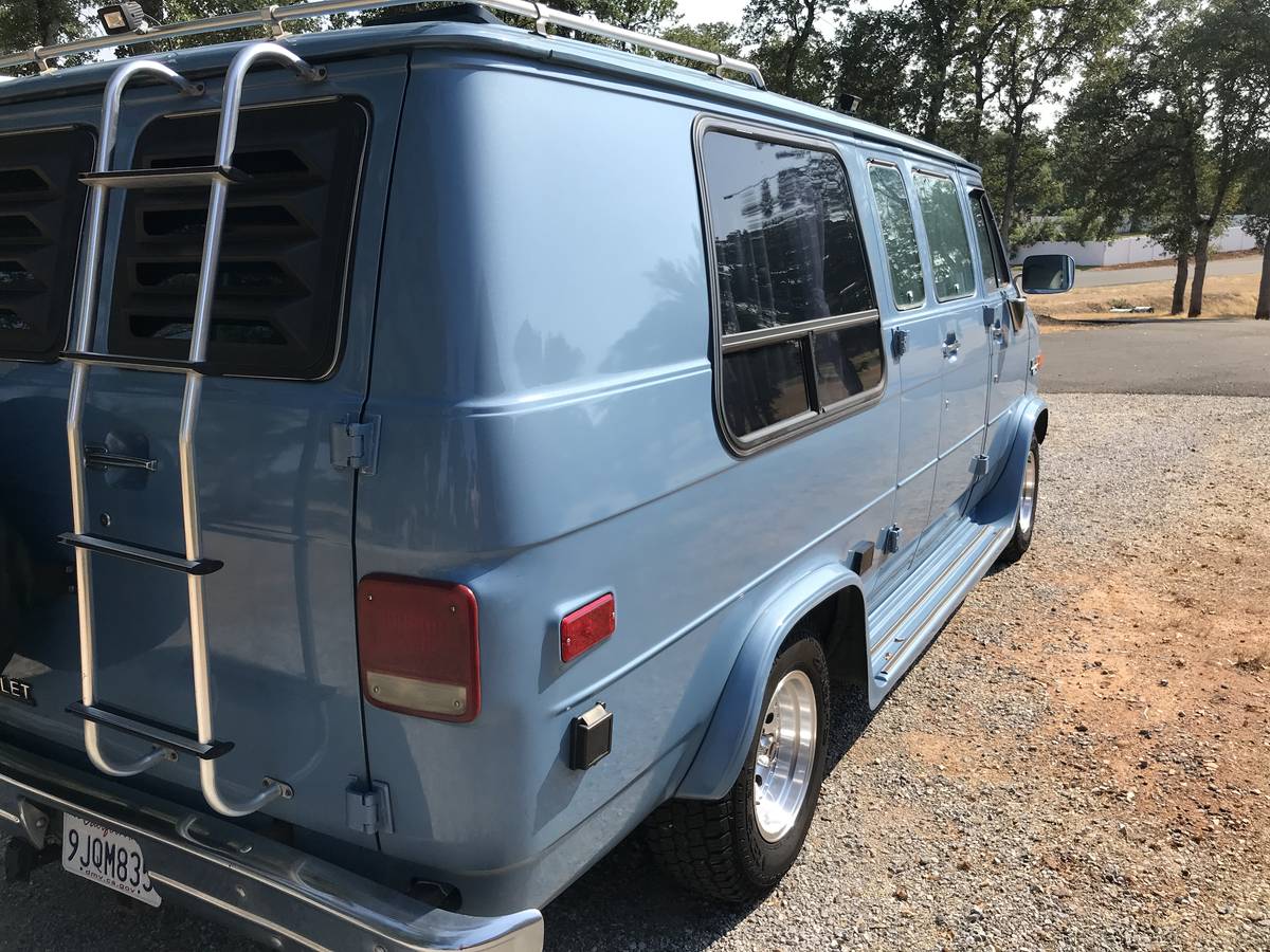 Chevrolet-g20-van-1987-blue-9