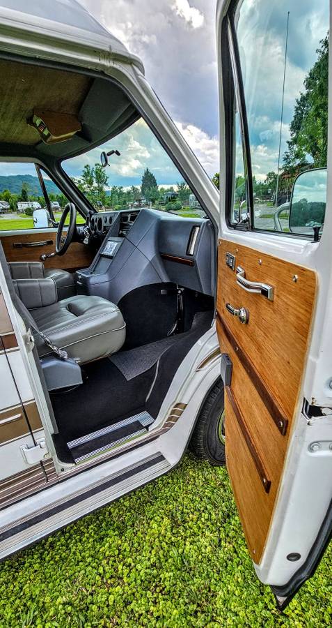 Chevrolet-g20-van-1989-15