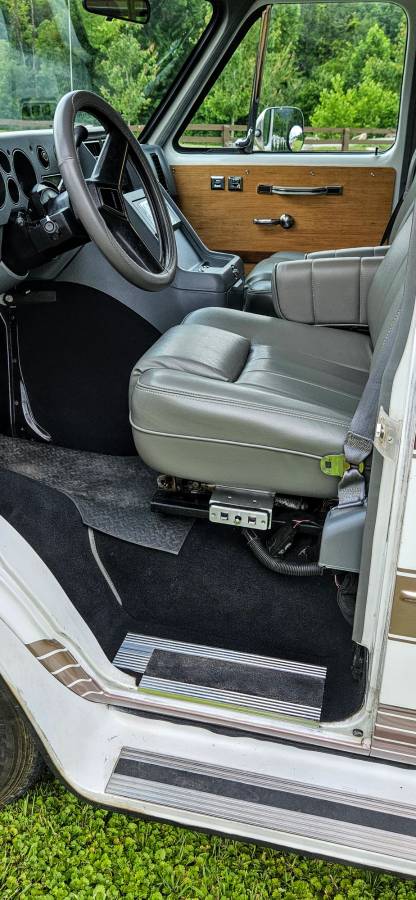 Chevrolet-g20-van-1989-17