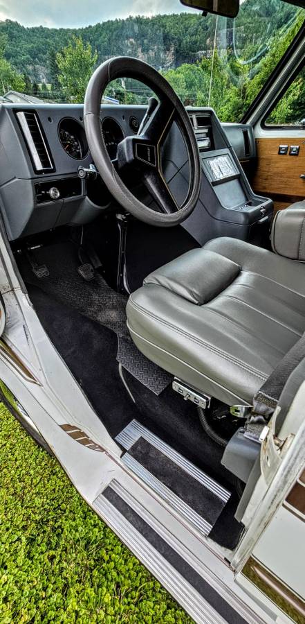 Chevrolet-g20-van-1989-18