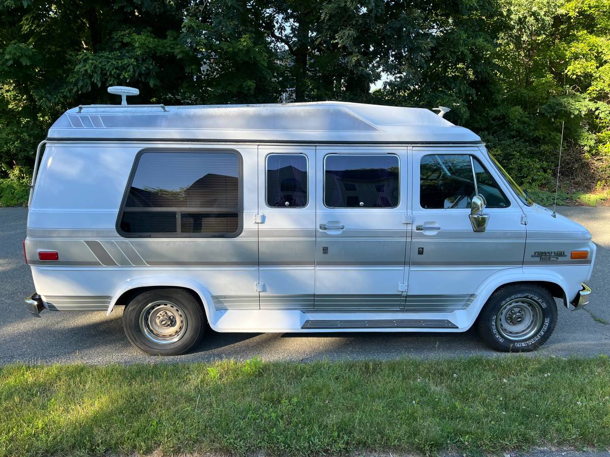 Chevrolet-g20-van-1990-white-1
