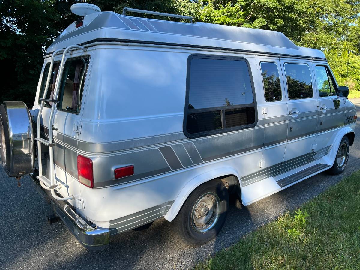 Chevrolet-g20-van-1990-white-2