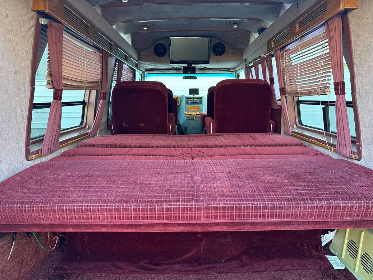 Chevrolet-g20-van-1990-white-23