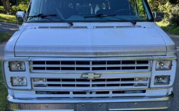 Chevrolet-g20-van-1990-white
