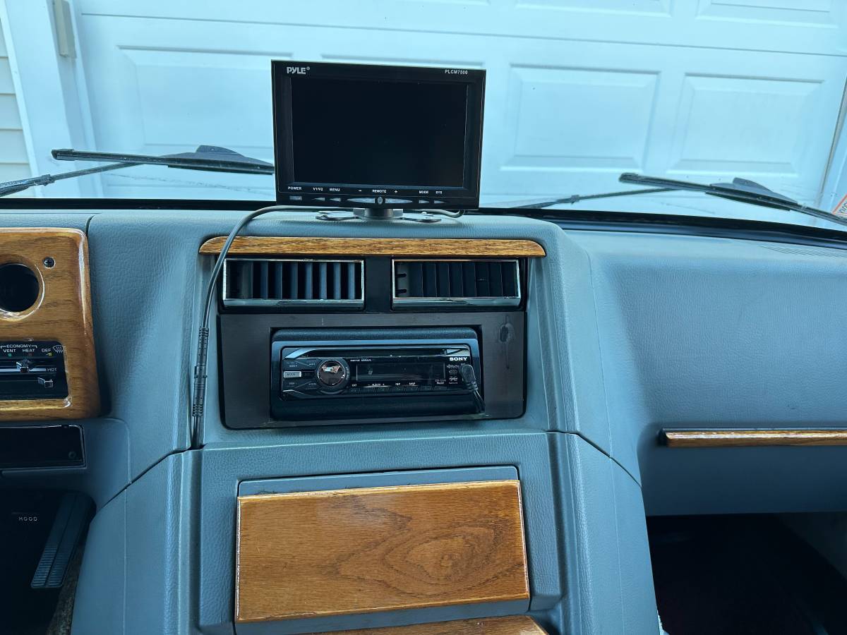 Chevrolet-g20-van-1990-white-6