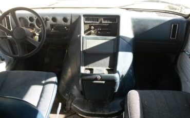 Chevrolet-g30-diesel-1990-white-10