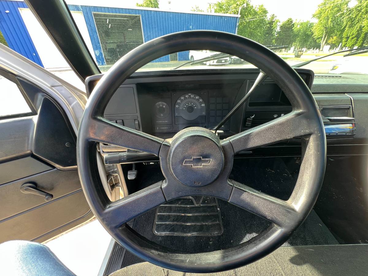 Chevrolet-gmt-400-12-ton-nominal-1988-silver-1