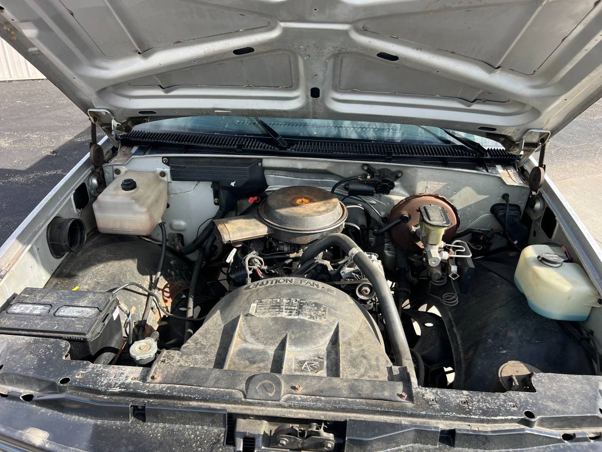 Chevrolet-gmt-400-12-ton-nominal-1988-silver-16