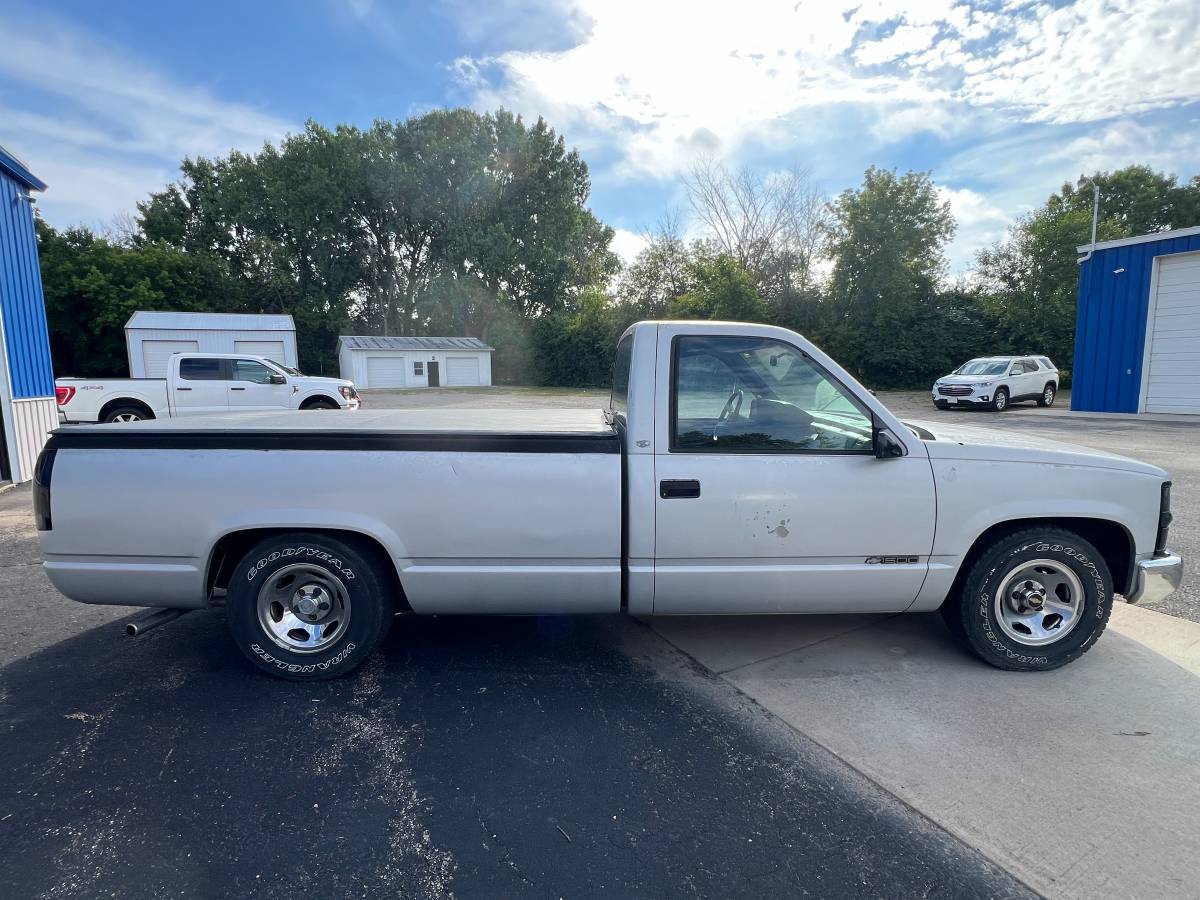 Chevrolet-gmt-400-12-ton-nominal-1988-silver-9