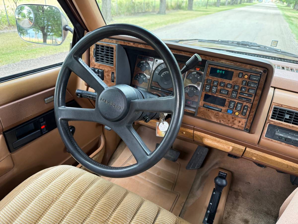 Chevrolet-gmt-400-12-ton-nominal-1989-brown-10