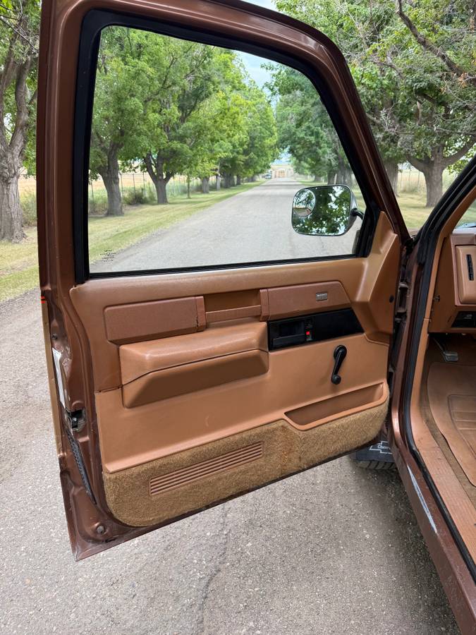 Chevrolet-gmt-400-12-ton-nominal-1989-brown-6