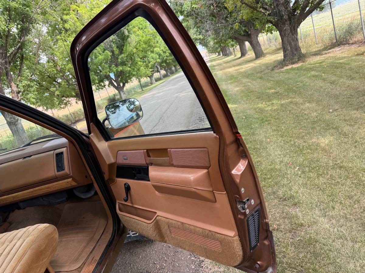Chevrolet-gmt-400-12-ton-nominal-1989-brown-7