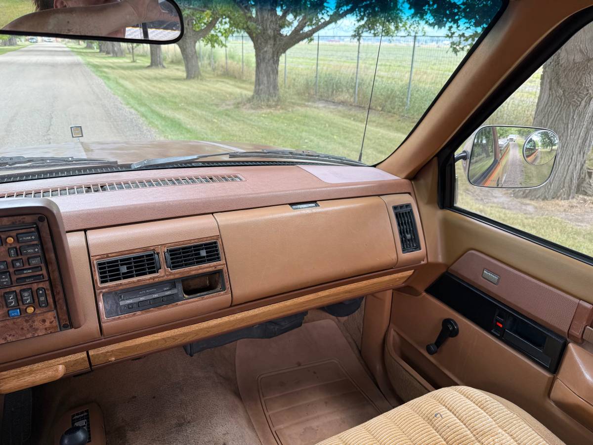 Chevrolet-gmt-400-12-ton-nominal-1989-brown-9